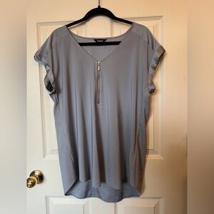 Express Gray Short Sleeved V-neck Blouse 1/4 Zipper Women’s Sz L EUC